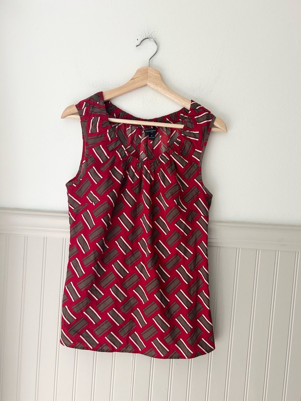 Banana Republic Red Geometric Print Sleeveless Shell Top Size Small